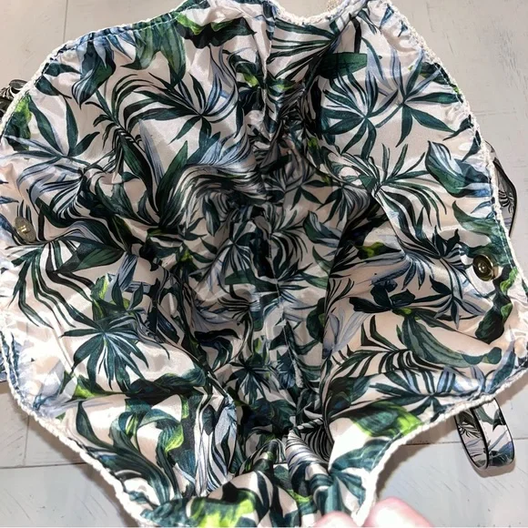 Victoria’s Secret bag - Picture 2 of 5